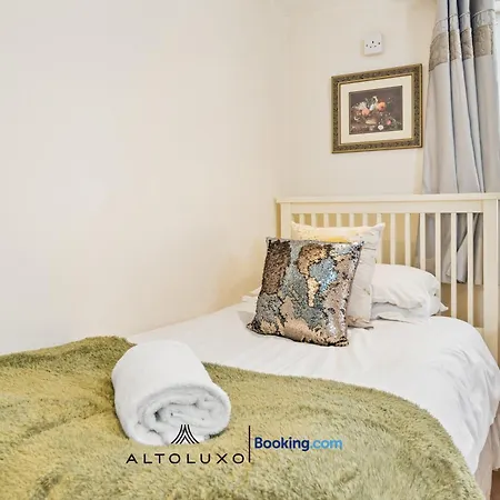 Comfy Bishopsworth For Work & Long With Shared Garden By Altoluxo Apartment Bristol