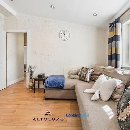 Comfy Bishopsworth For Work & Long With Shared Garden By Altoluxo