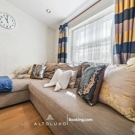 Comfy Bishopsworth For Work & Long With Shared Garden By Altoluxo Apartment Bristol