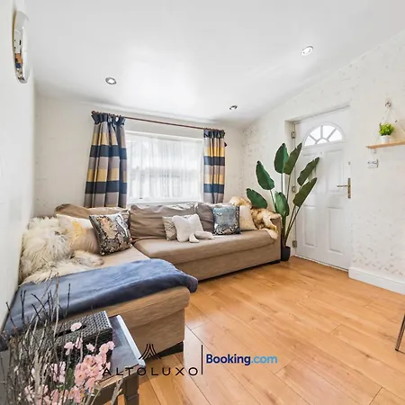 Comfy Bishopsworth For Work & Long With Shared Garden By Altoluxo Apartment Bristol