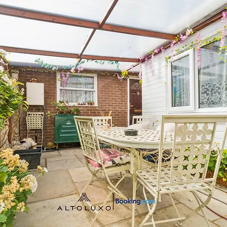 Apartment Comfy Bishopsworth For Work & Long With Shared Garden By Altoluxo