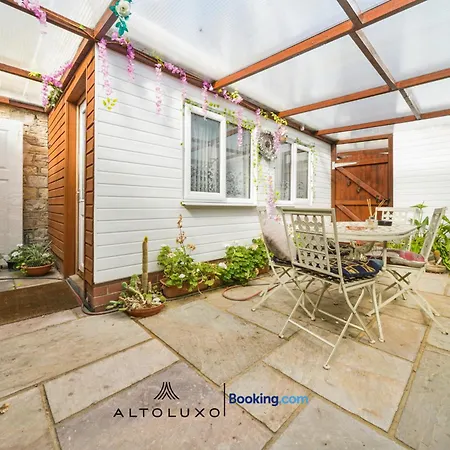Comfy Bishopsworth For Work & Long With Shared Garden By Altoluxo Apartment