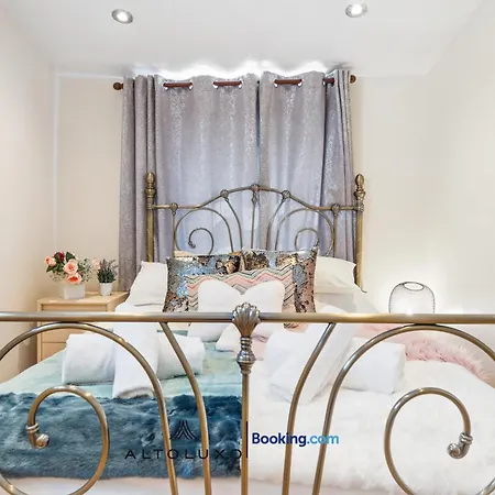 Comfy Bishopsworth For Work & Long With Shared Garden By Altoluxo Apartment