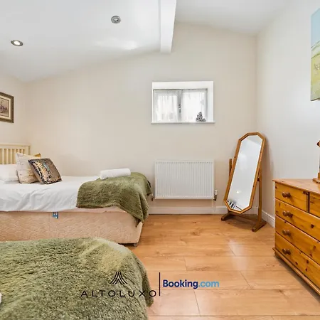 Comfy Bishopsworth For Work & Long With Shared Garden By Altoluxo